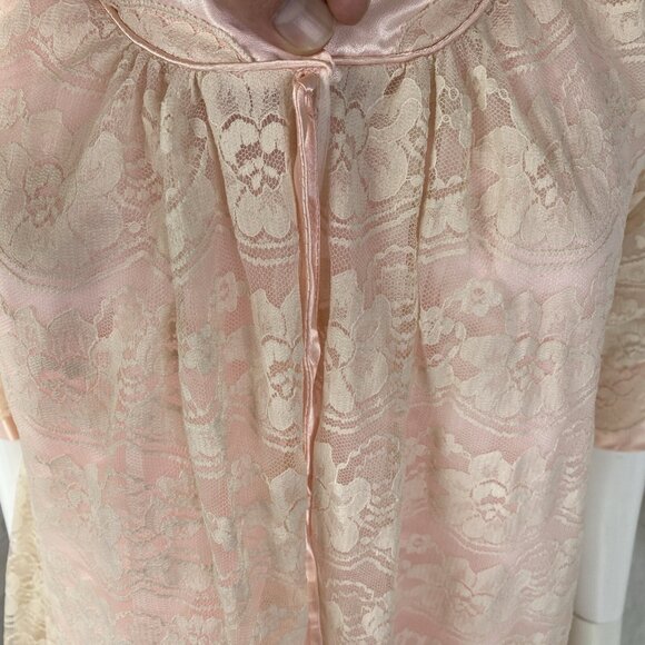 VTG PEIGNOIR SET ROBE GOWN INTIME DOUBLE CHIFFON NYLON Négligée Pink Cream Lace - Picture 12 of 16